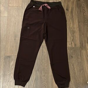 Figs brown scrub set